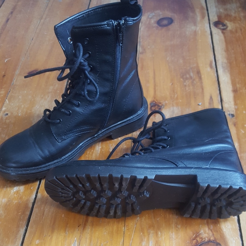 Combat boots